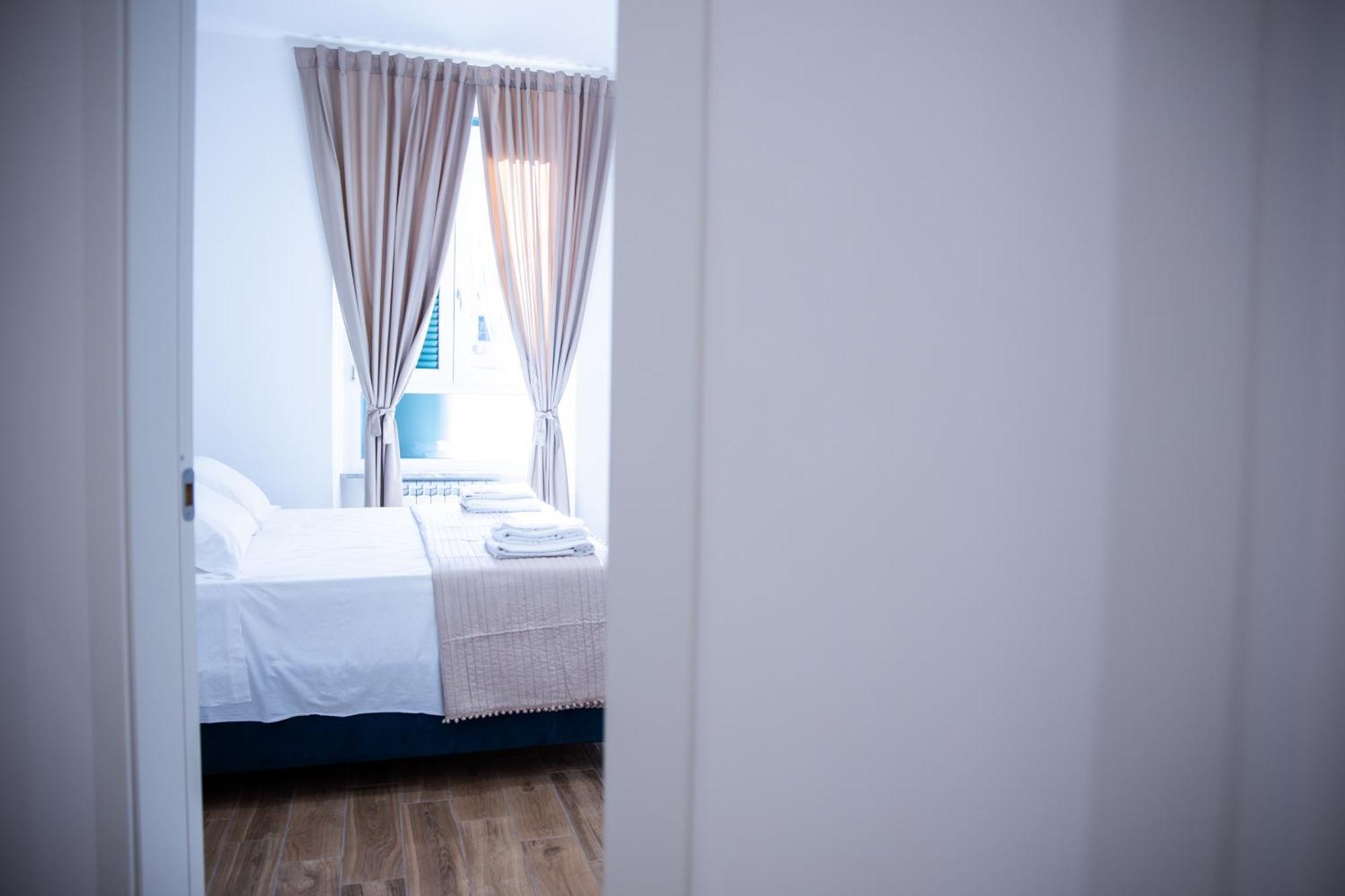 Dimora Diaz B&B Napoli Bagian luar foto