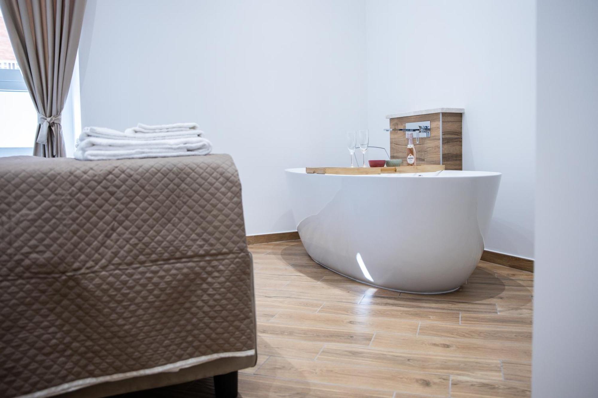 Dimora Diaz B&B Napoli Bagian luar foto