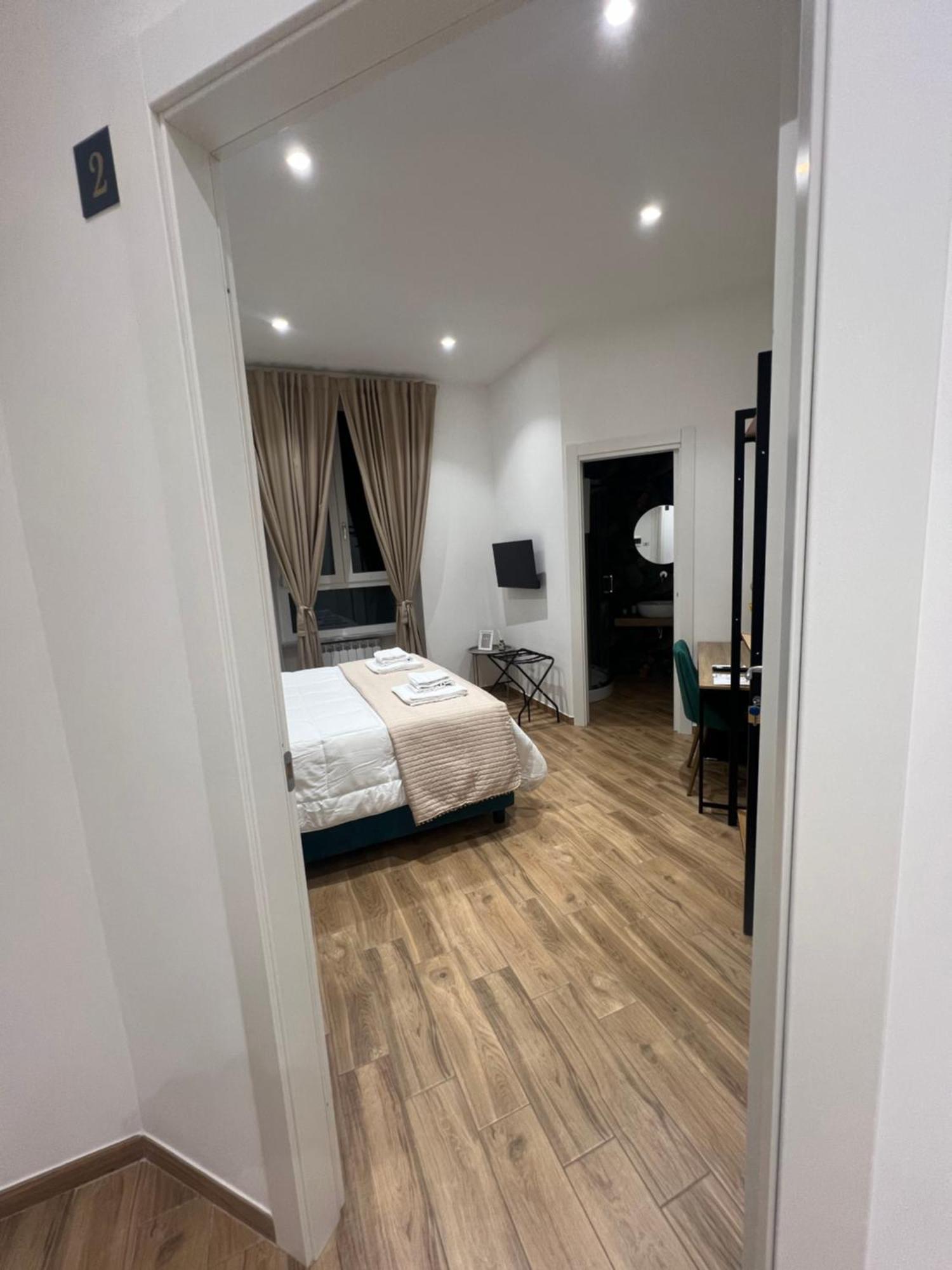 Dimora Diaz B&B Napoli Bagian luar foto